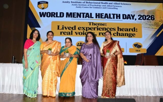 एमिटी विश्वविद्यालय में विश्व मानसिक स्वास्थ्य दिवस पर मंथन, विशेषज्ञों ने कहा—मरीजों की बात सुनना ही बदलाव की पहली सीढ़ी