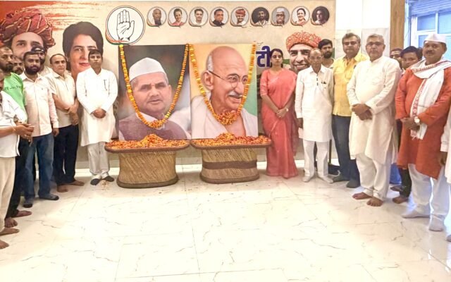 गांधी-शास्त्री जयंती पर गौतमबुद्ध नगर कांग्रेस ने अर्पित की श्रद्धांजलि