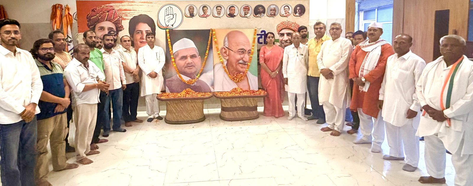 गांधी-शास्त्री जयंती पर गौतमबुद्ध नगर कांग्रेस ने अर्पित की श्रद्धांजलि