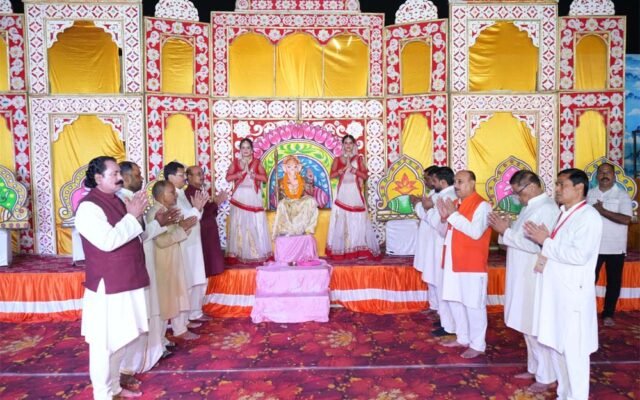 महर्षि नगर की रामलीला में श्रीराम-सीता की प्रथम भेंट का मनमोहक मंचन