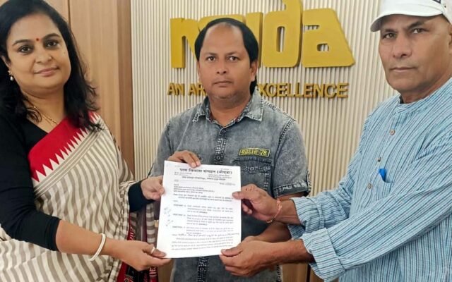 नोएडा प्राधिकरण की जमीन पर बने 157 स्कूलों के बाहर लगें छूट संबंधी बोर्ड: अशोक चौहान