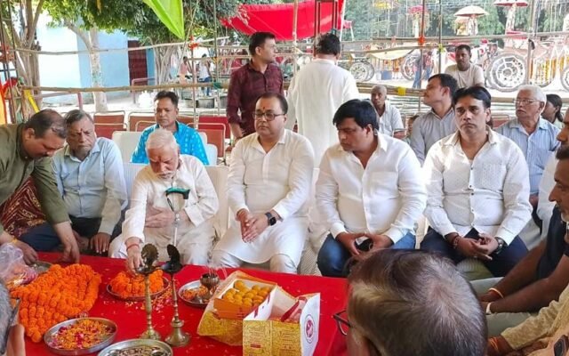 नोएडा में बजरंग रामलीला की भव्य शोभायात्रा निकली, जगह-जगह हुआ स्वागत