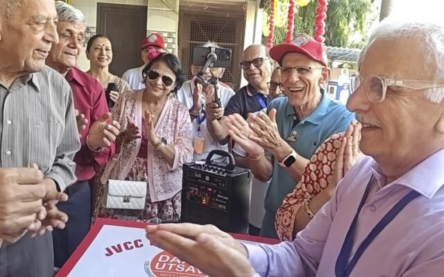 लाफ्टर क्लब नोएडा ने शुरू किया दान उत्सव, आपदा प्रभावितों की मदद के लिए जुटाएगा जरूरी सामान