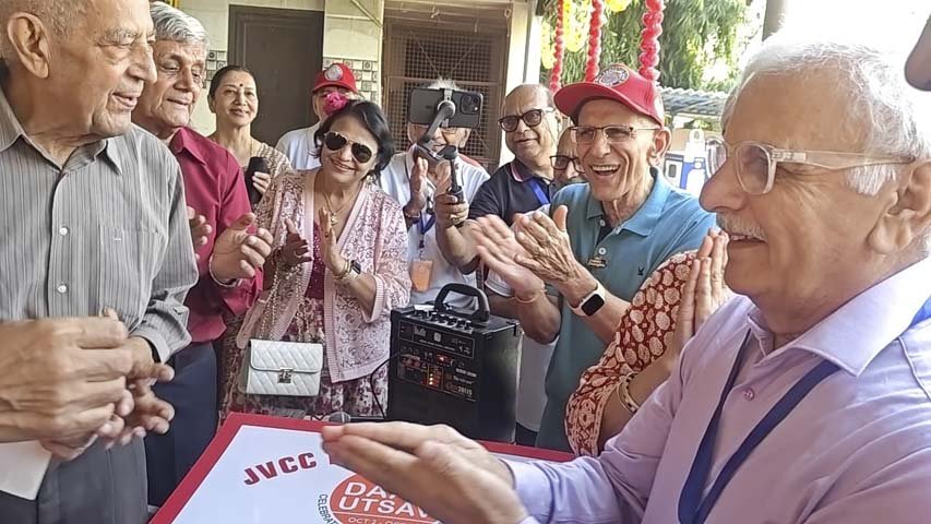 लाफ्टर क्लब नोएडा ने शुरू किया दान उत्सव, आपदा प्रभावितों की मदद के लिए जुटाएगा जरूरी सामान
