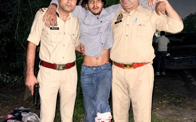इंदिरापुरम में पुलिस मुठभेड़ में स्नैचर गिरफ्तार, पैर में लगी गोली