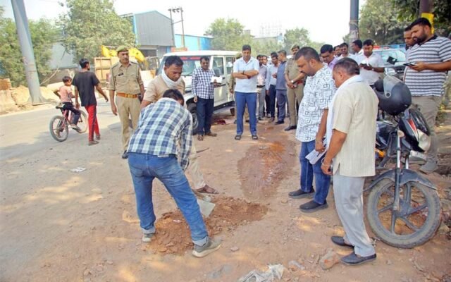 गाजियाबाद में सड़क निर्माण को लेकर DM सख्त, 15 दिन में काम पूरा करने का निर्देश