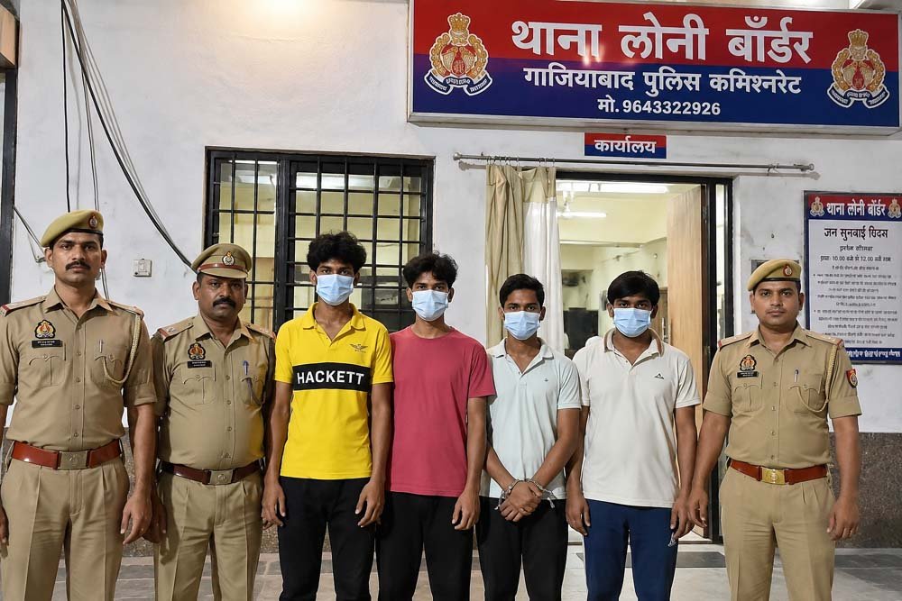 प्रेमिका से मिलने पर युवक को अगवा कर पीटा, चार गिरफ्तार: गाजियाबाद में पिता-भाई भी शामिल, पुलिस ने घेरा तो युवक को रास्ते में छोड़कर भागे