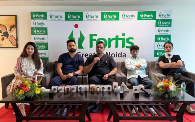 फोर्टिस ग्रेटर नोएडा में चार मरीजों की जटिल स्पाइन सर्जरी सफल, 72 डिग्री तक मुड़ी रीढ़ का भी उपचार
