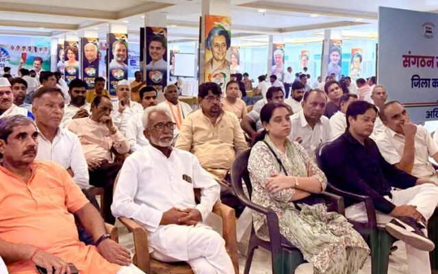जेवर किसान पदयात्रा और ‘वोट बचाओ–देश बचाओ’ मार्च की तैयारियों को लेकर कांग्रेस की बैठक