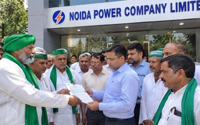 ग्रेटर नोएडा में बिजली बिलों को लेकर किसानों की नाराजगी, NPCL को दिया एक महीने का अल्टीमेटम