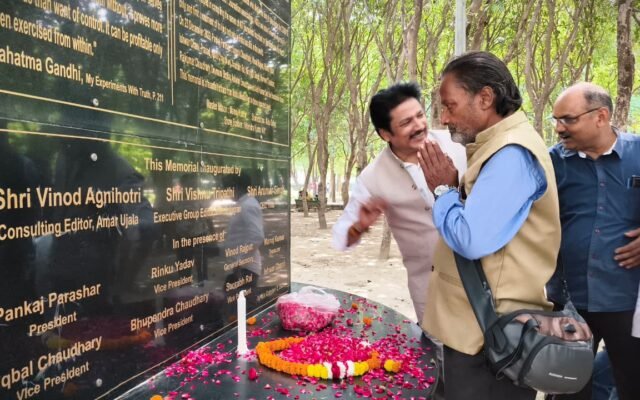 कोरोना काल में दिवंगत पत्रकारों को नोएडा मीडिया क्लब ने दी भावभीनी श्रद्धांजलि, स्मृति वन में गूंजे स्मृतियों के स्वर