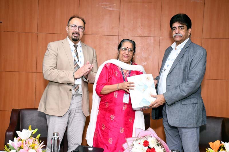 एमिटी यूनिवर्सिटी में बायोटेक्नोलॉजी के नवाचारों को मिला मंच, विभु बंसल और श्याम सुंदर ने जीते पुरस्कार