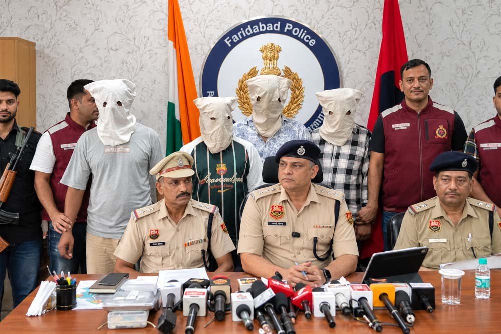फरीदाबाद में 1.04 करोड़ की डकैती का खुलासा, पीड़ित का पड़ोसी ही निकला साजिशकर्ता