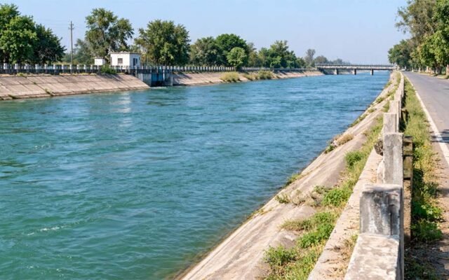 गंगनहर की सफाई से नोएडा-गाजियाबाद में पानी का संकट, 20 लाख से अधिक लोगों पर असर की आशंका