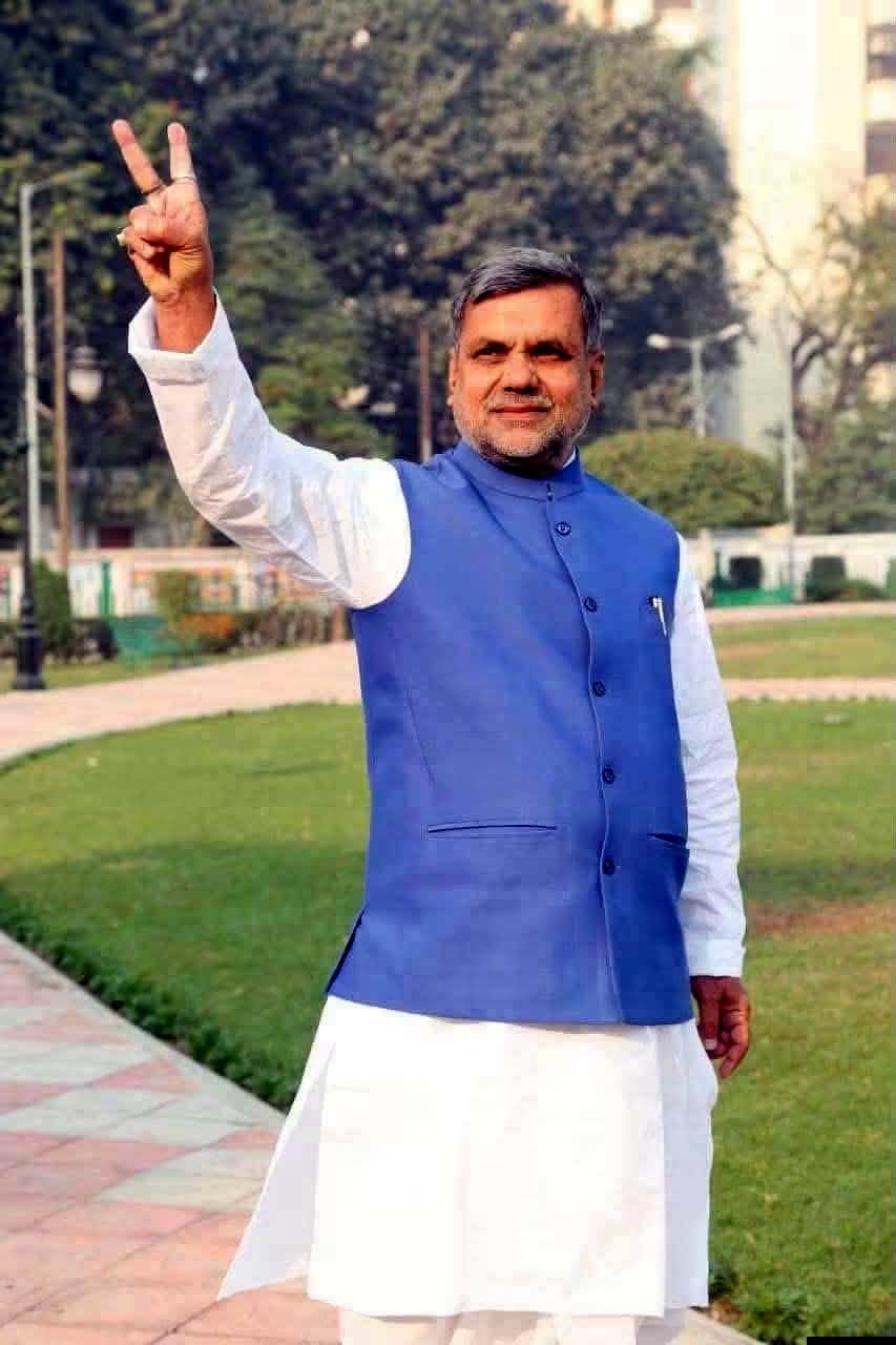 पद से नहीं जनविश्वास से बनता है जननायक