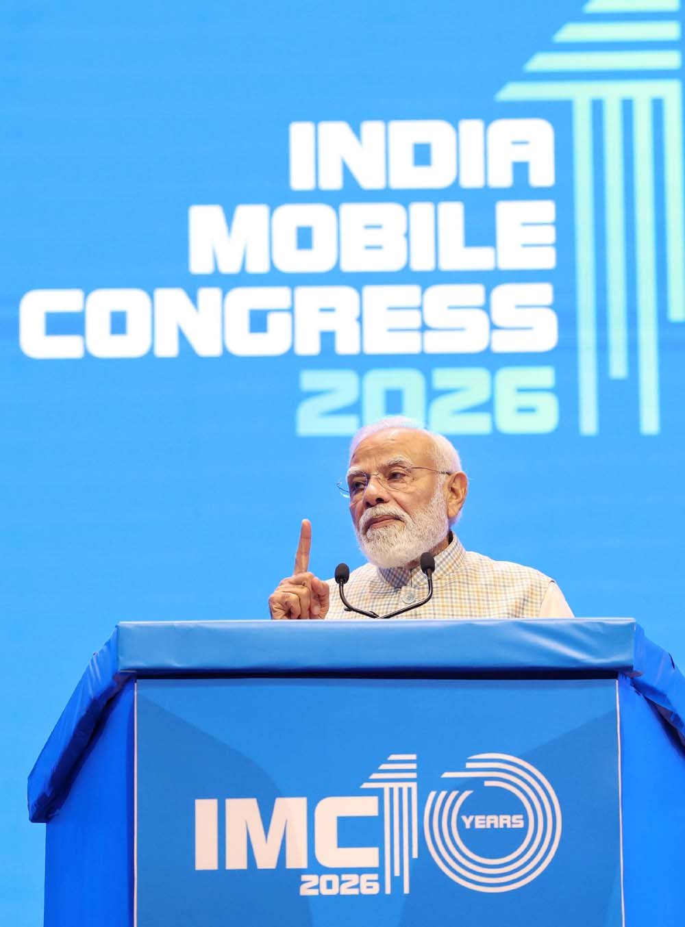 मोदी बोले- मोबाइल बना आम आदमी की जेब में बैंक और सरकारी दफ्तर: DBT से 5 लाख करोड़ का लीकेज रोका