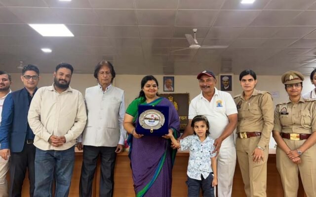 नोएडा पुलिस कर्मियों के लिए भावातीत ध्यान पर विशेष परिचयात्मक कार्यक्रम