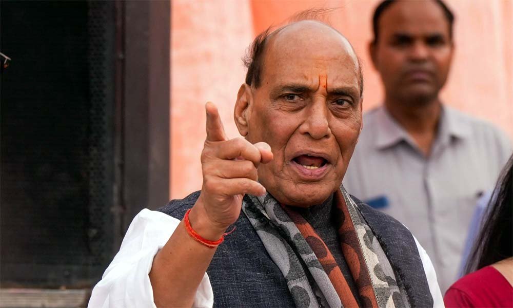 राजनाथ सिंह का राहुल गांधी पर निशाना, बोले- युवाओं को गुमराह कर रहा विपक्ष