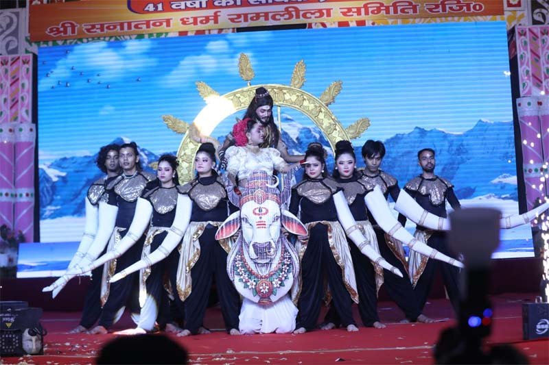 नोएडा स्टेडियम की रामलीला में रावण के अहंकार और श्रवण कुमार के बलिदान का भावपूर्ण मंचन
