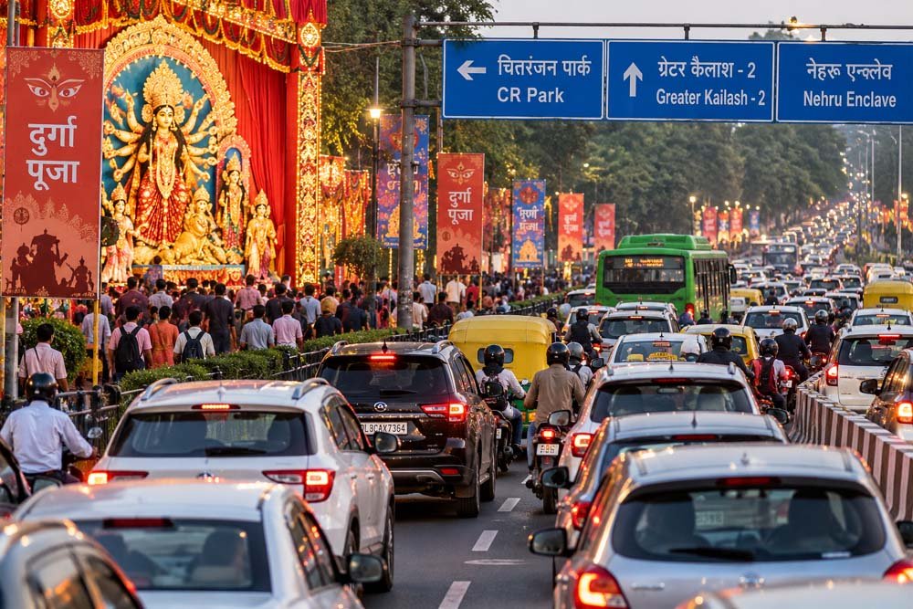 दुर्गा पूजा के चलते दिल्ली में ट्रैफिक की चुनौती, 20 अक्टूबर तक कई मार्गों पर पाबंदियां